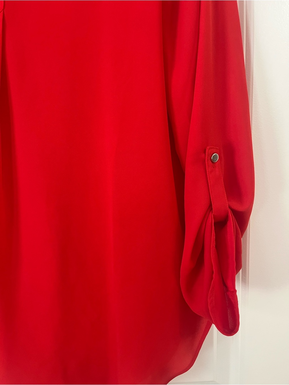 Apt. 9 Womens Bright V-Neck Roll-Tab Blouse Lightweight Work Office Size Medium - Picture 4 of 7